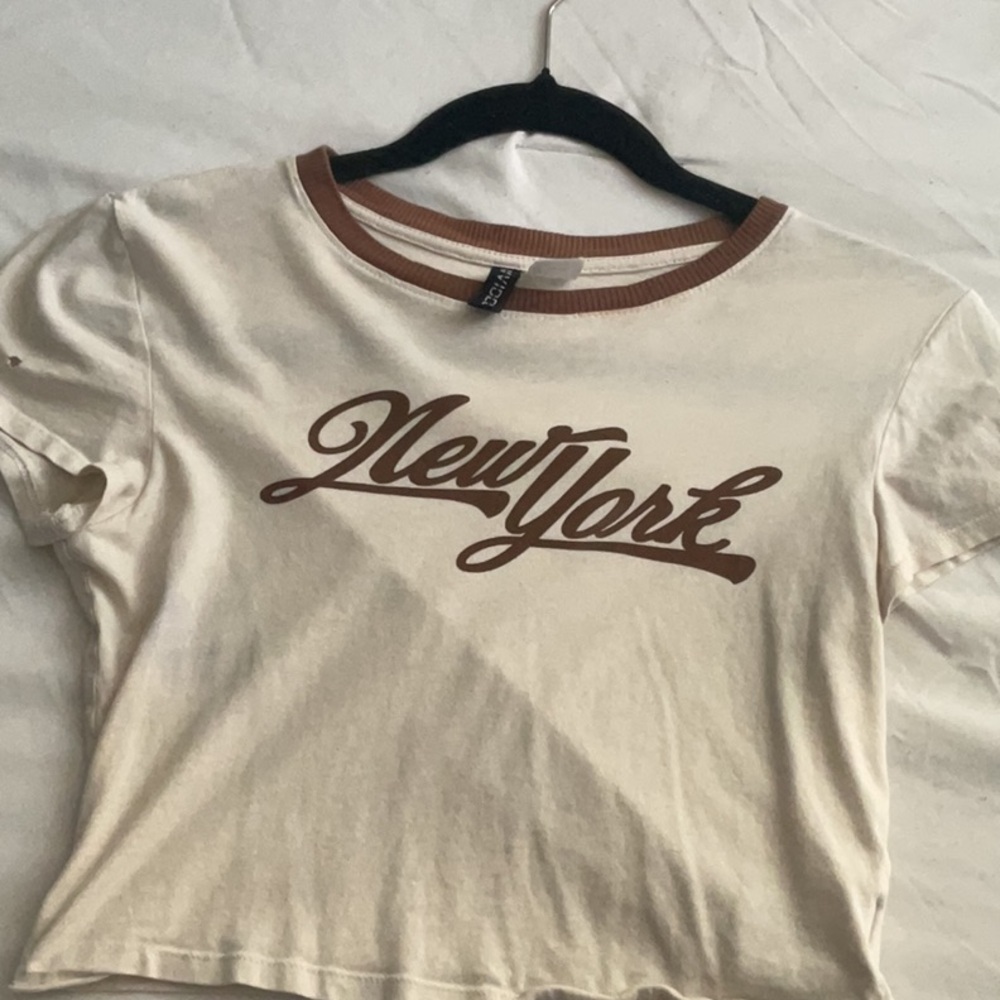“new york” tan and brown crop top